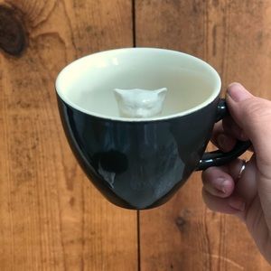 Cat in the bottom mug 🐾